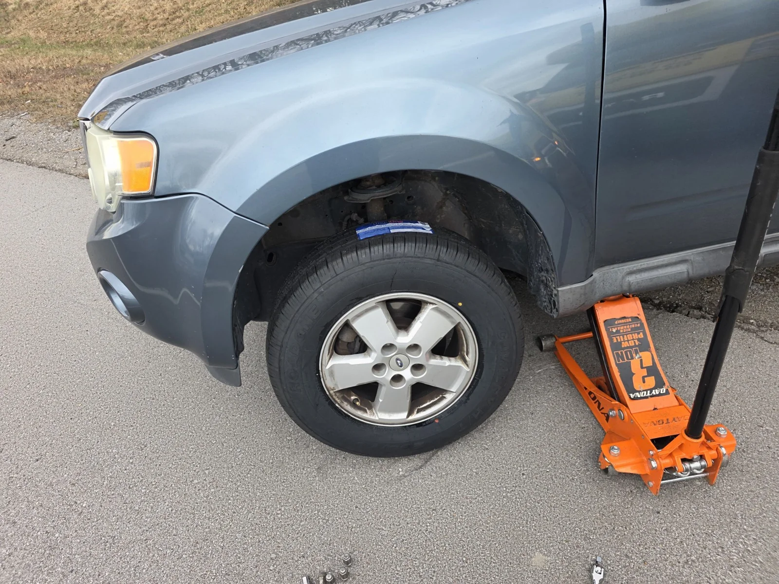 Grey SUV wheel service with floor jack in Nashville